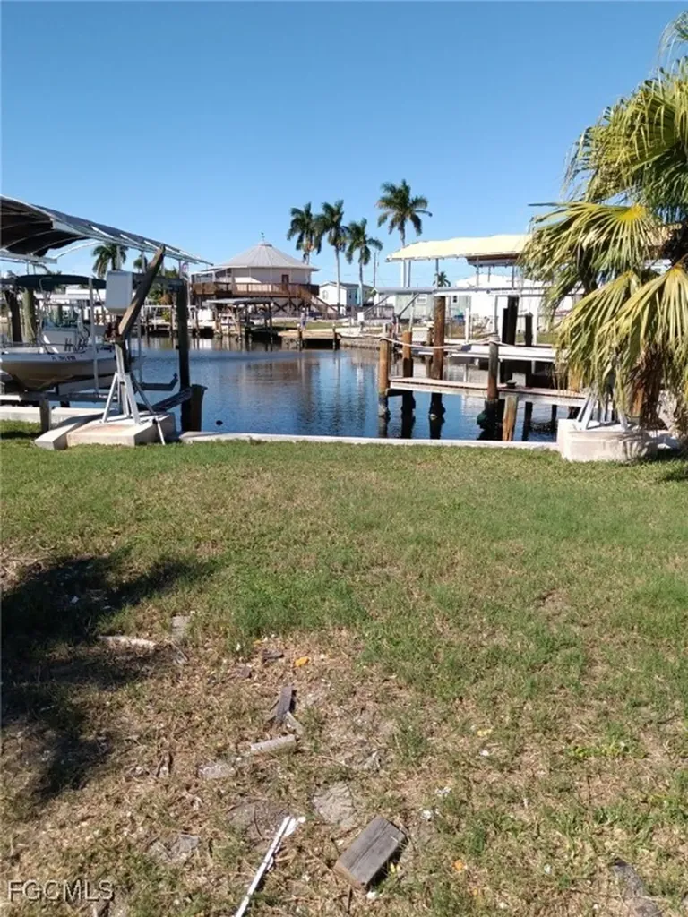 2413 York Road Trailerhaven FL 33956
