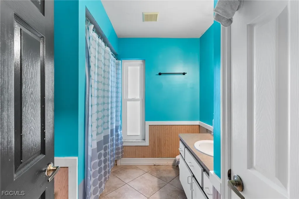 1532 NE 34th Lane Cape Coral FL 33909