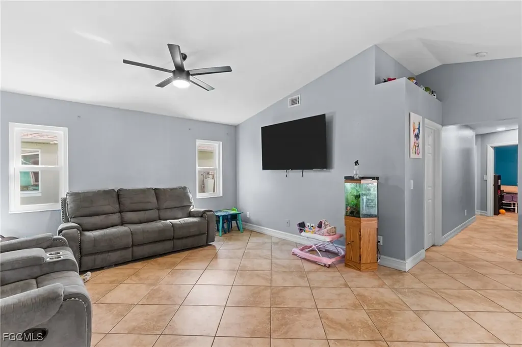 1532 NE 34th Lane Cape Coral FL 33909