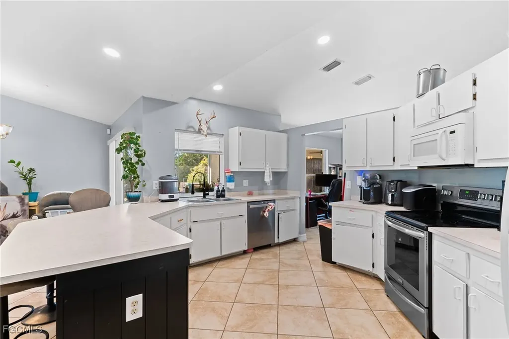 1532 NE 34th Lane Cape Coral FL 33909