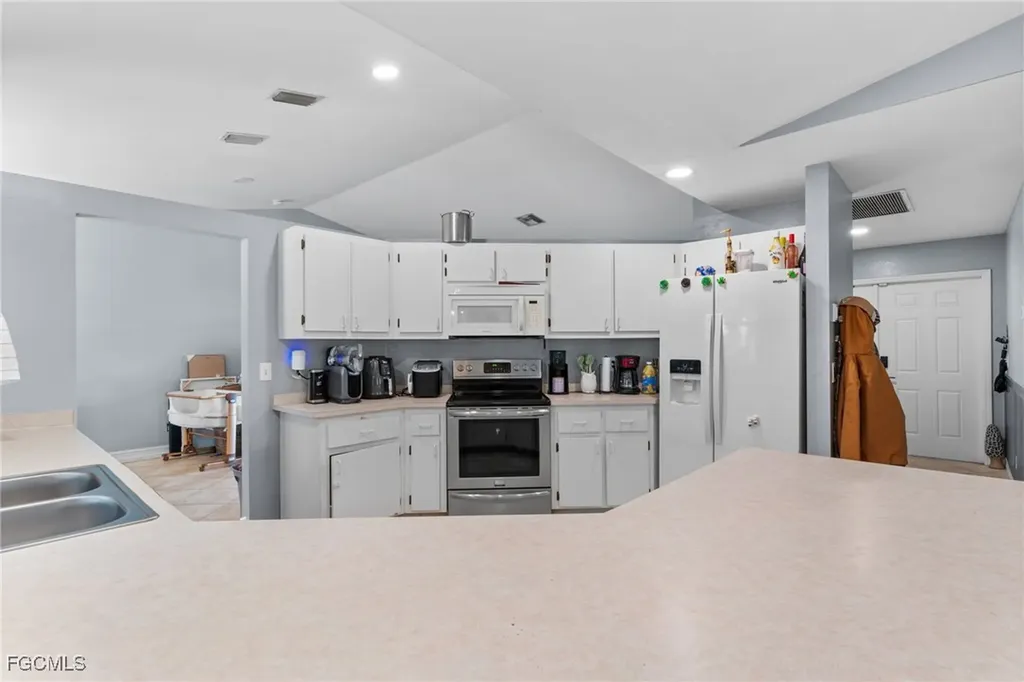 1532 NE 34th Lane Cape Coral FL 33909