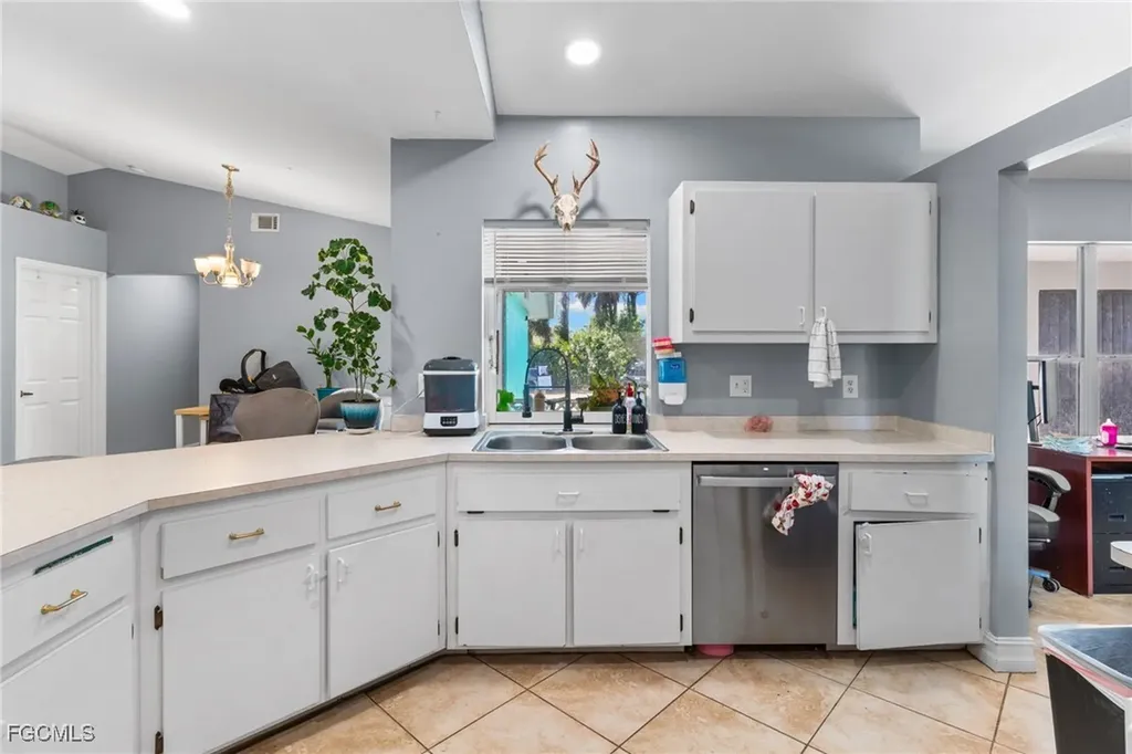 1532 NE 34th Lane Cape Coral FL 33909