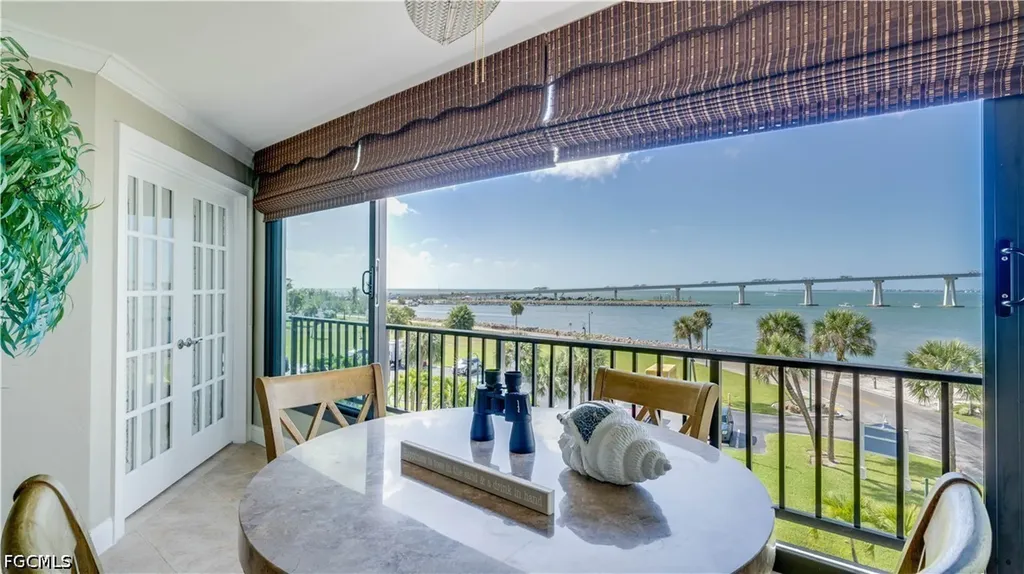 Fort Myers FL, 15010 Punta Rassa Road, Unit 301