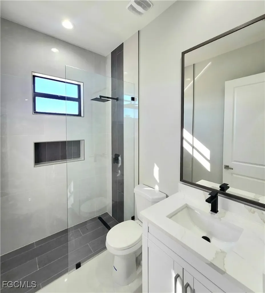 2709 NW 41st Place Cape Coral FL 33993