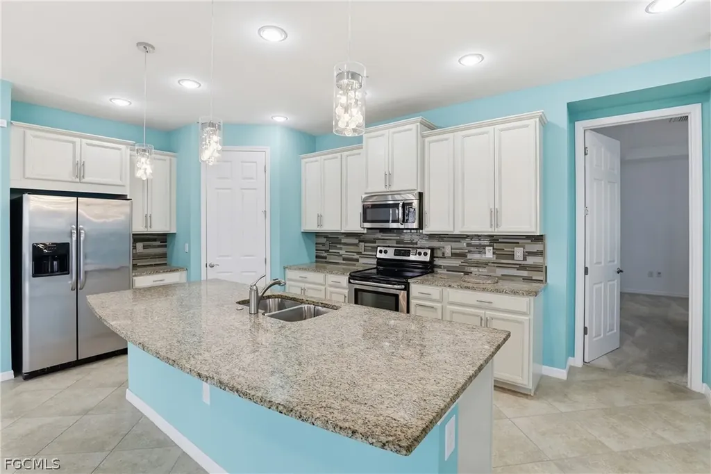 3177 Royal Gardens Avenue Fort Myers FL 33916
