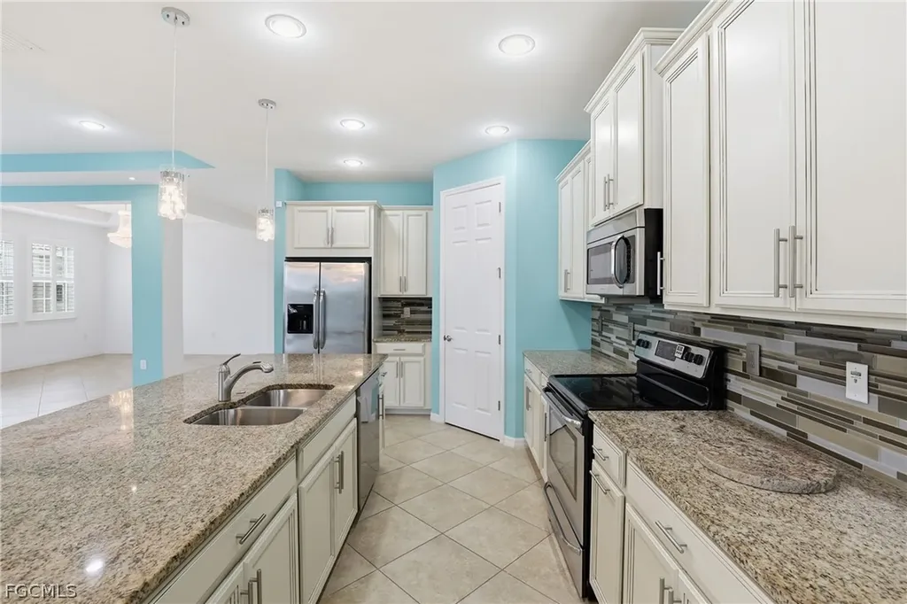 3177 Royal Gardens Avenue Fort Myers FL 33916