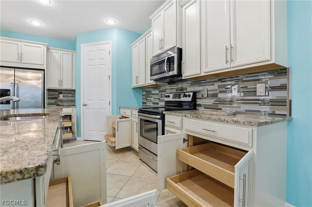 3177 Royal Gardens Avenue Fort Myers FL 33916