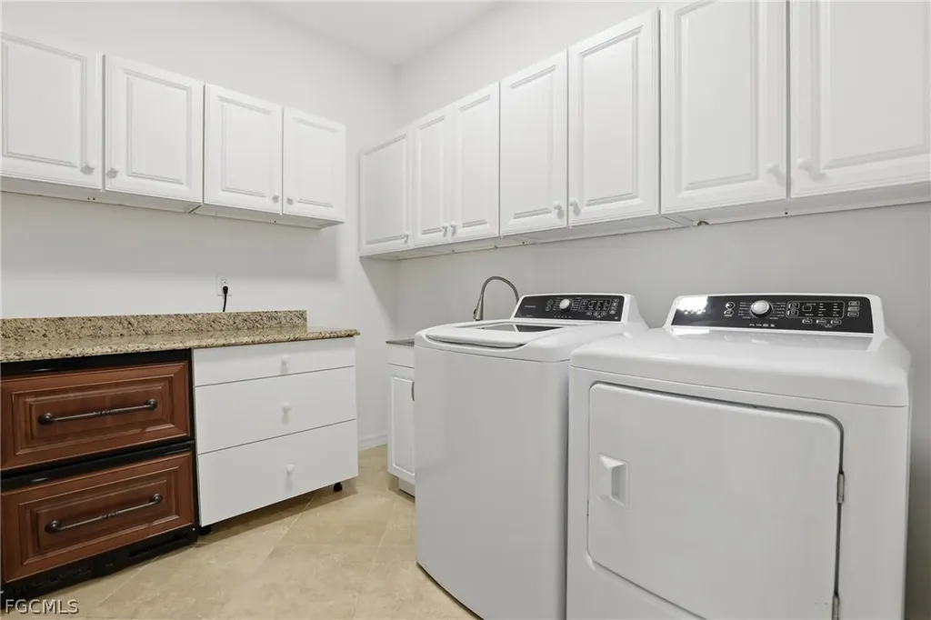 3177 Royal Gardens Avenue Fort Myers FL 33916
