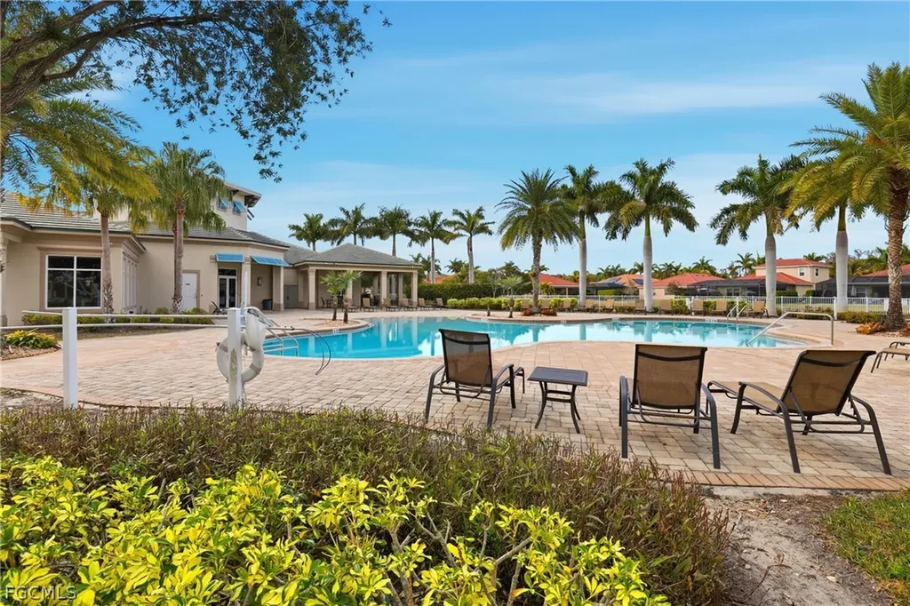 3177 Royal Gardens Avenue Fort Myers FL 33916