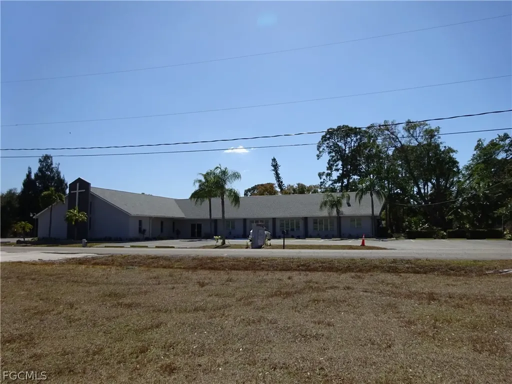 2220 Hunter Street Fort Myers FL 33901