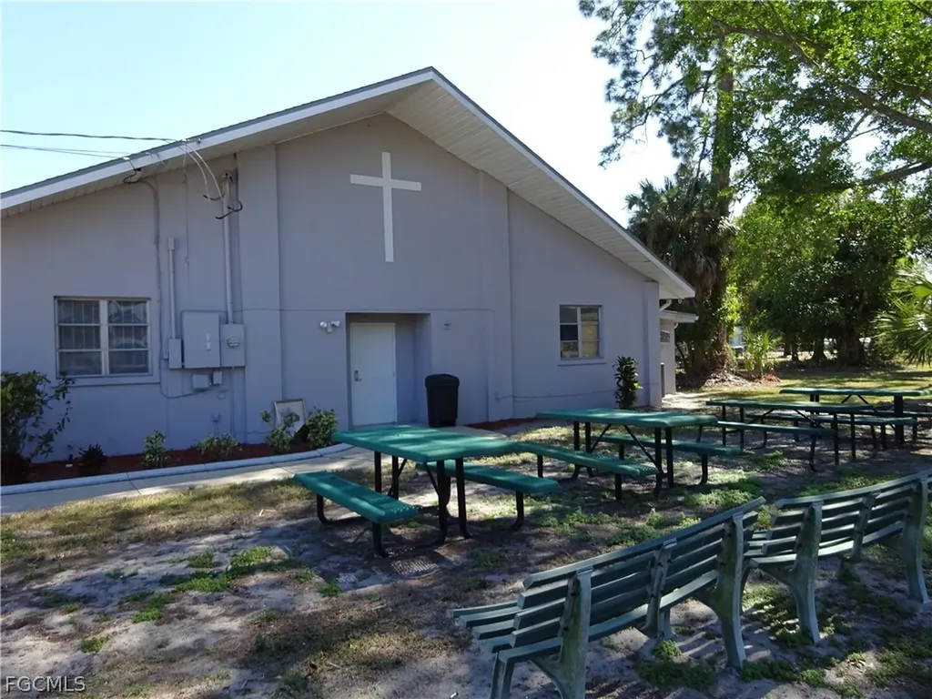 2220 Hunter Street Fort Myers FL 33901