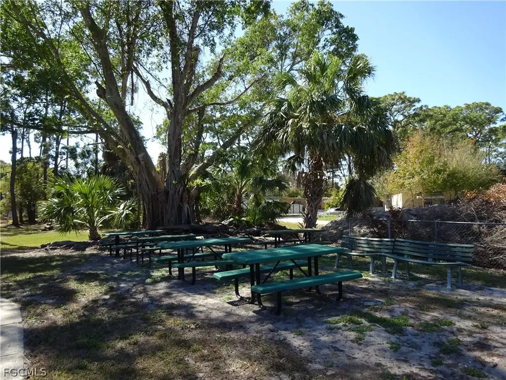 2220 Hunter Street Fort Myers FL 33901