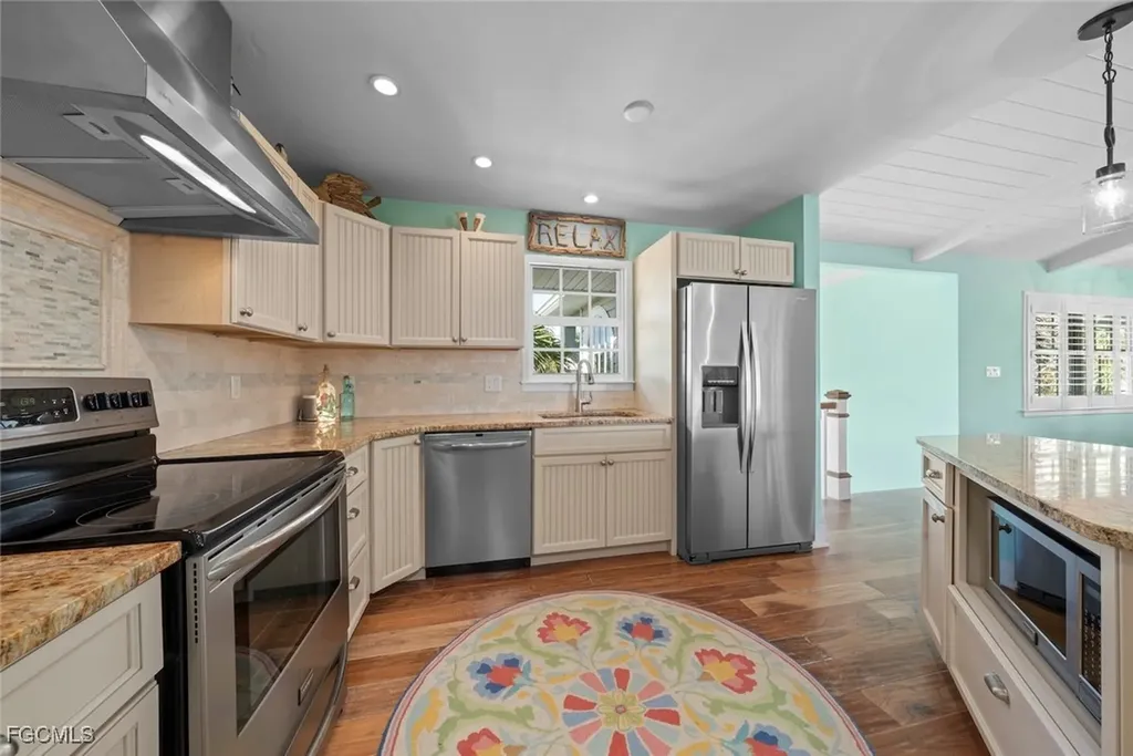 6407 Pine Avenue Sanibel FL 33957