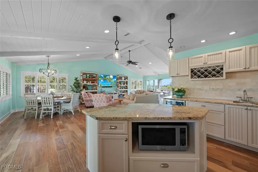 6407 Pine Avenue Sanibel FL 33957