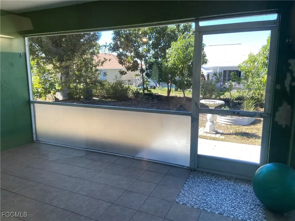 2002 SW 15th Place Cape Coral FL 33991