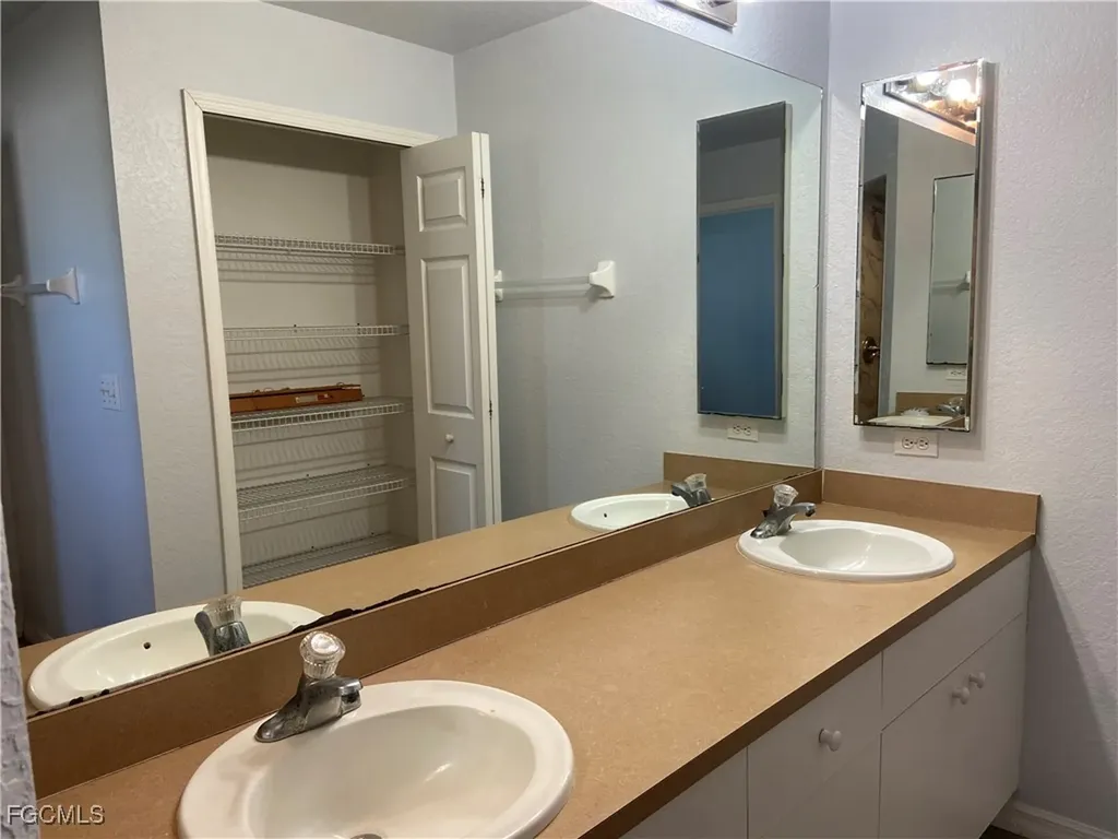 2002 SW 15th Place Cape Coral FL 33991