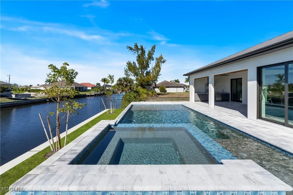 1426 NW 39th Avenue Cape Coral FL 33993
