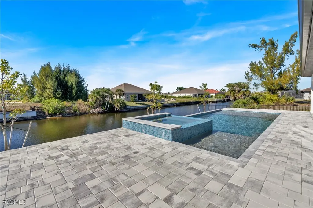 1426 NW 39th Avenue Cape Coral FL 33993