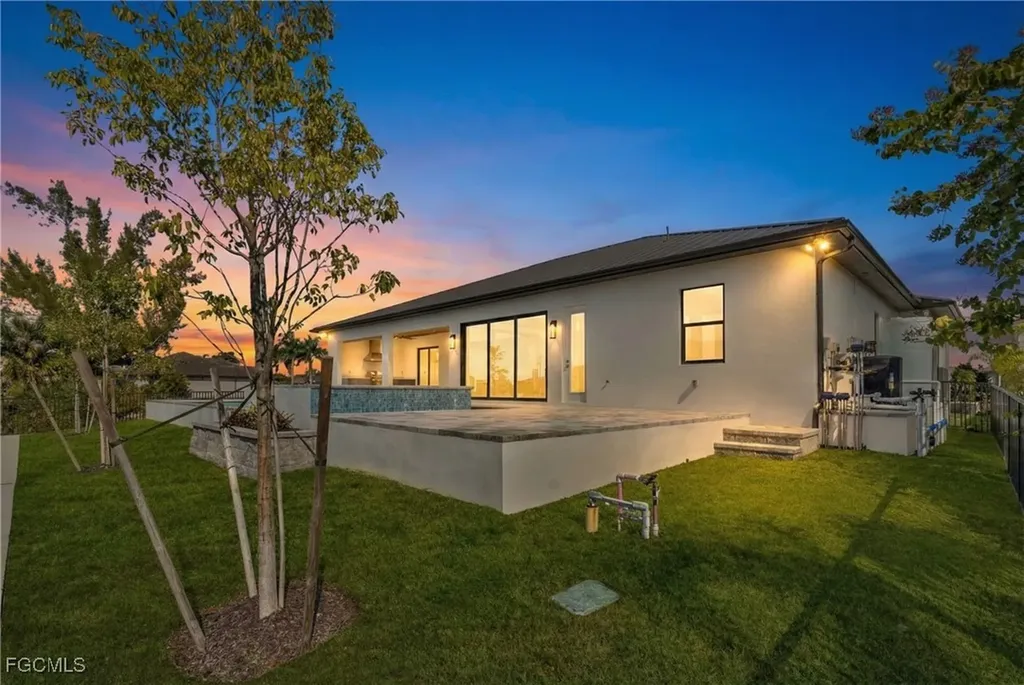 1426 NW 39th Avenue Cape Coral FL 33993