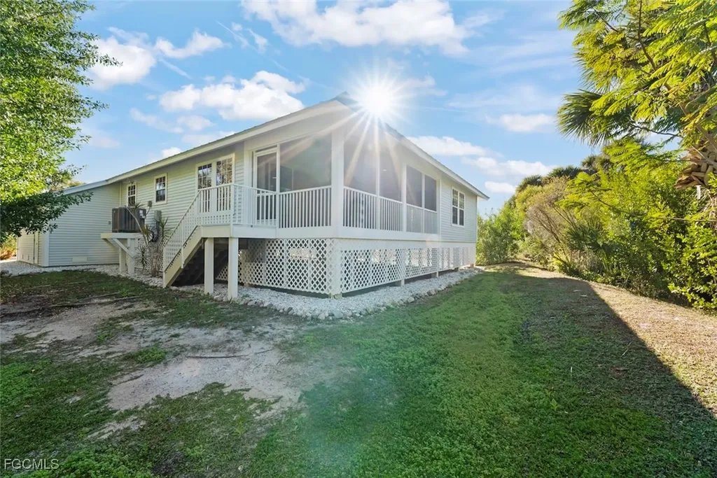 1832 Farm Trail Sanibel FL 33957