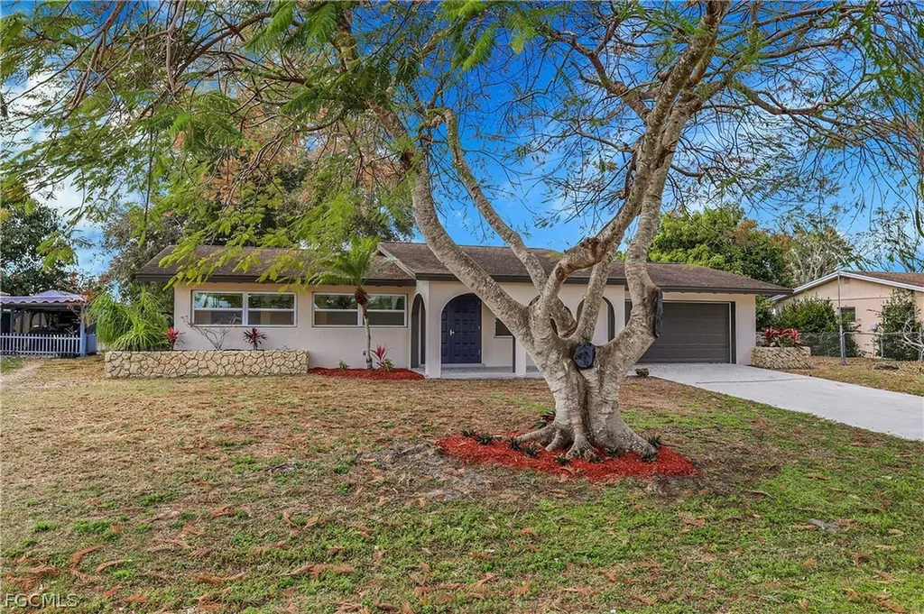 203 Lowry Avenue Lehigh Acres FL 33936
