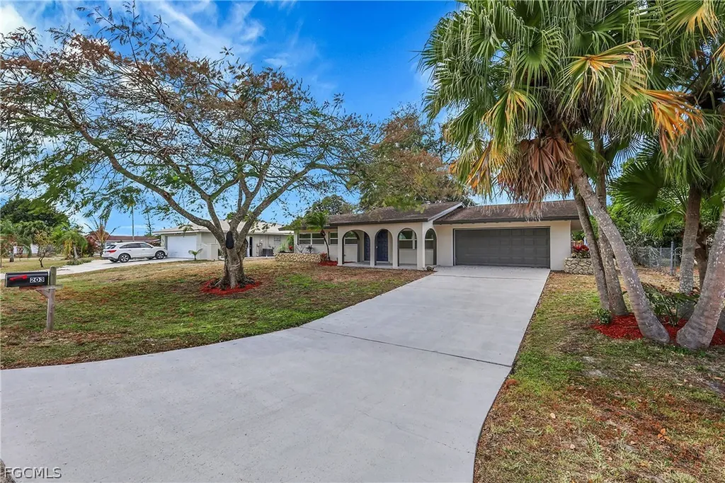 203 Lowry Avenue Lehigh Acres FL 33936