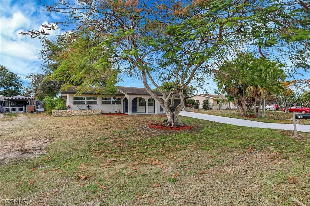 203 Lowry Avenue Lehigh Acres FL 33936