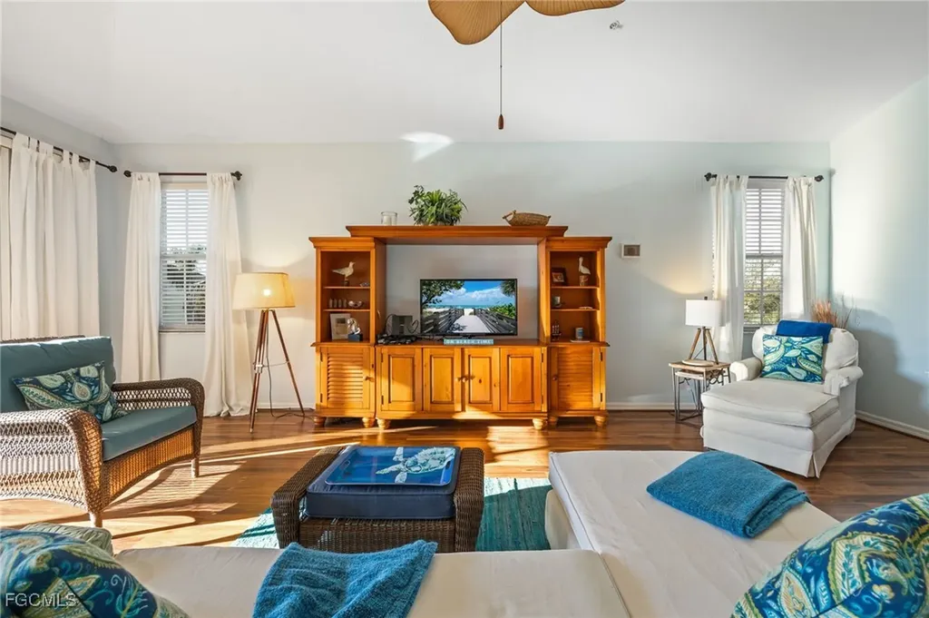 1121 Van Loon Commons Circle Cape Coral FL 33909