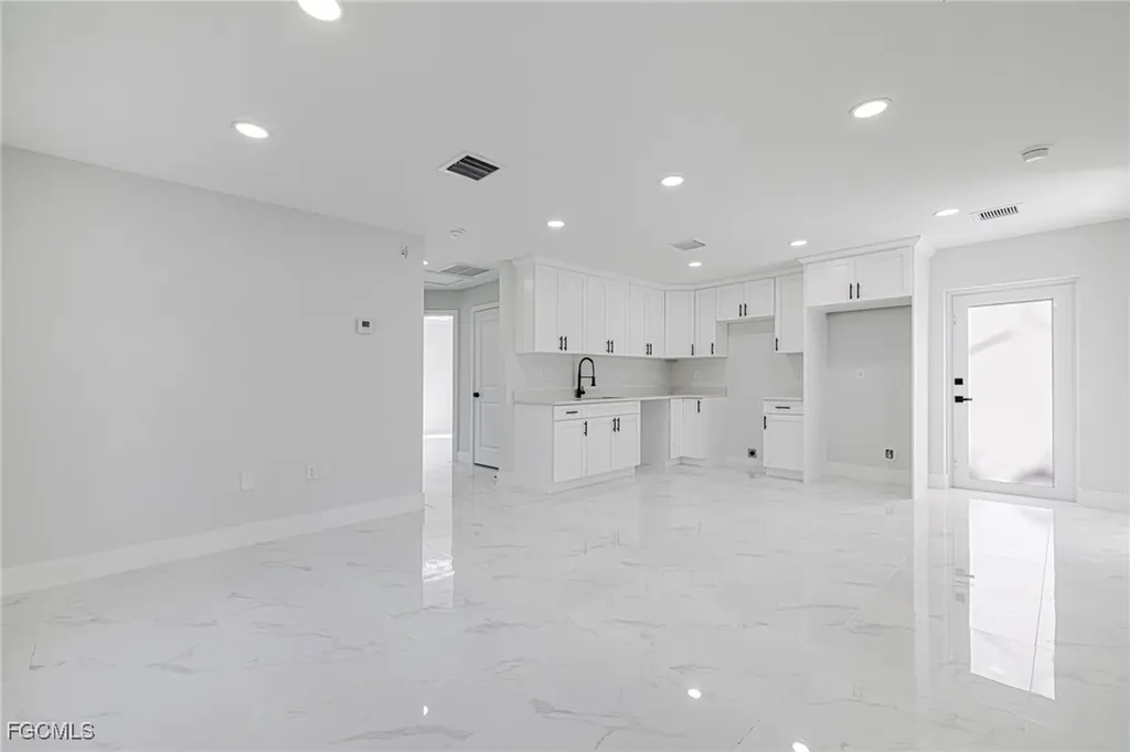 1064 Bells Street E Lehigh Acres FL 33974