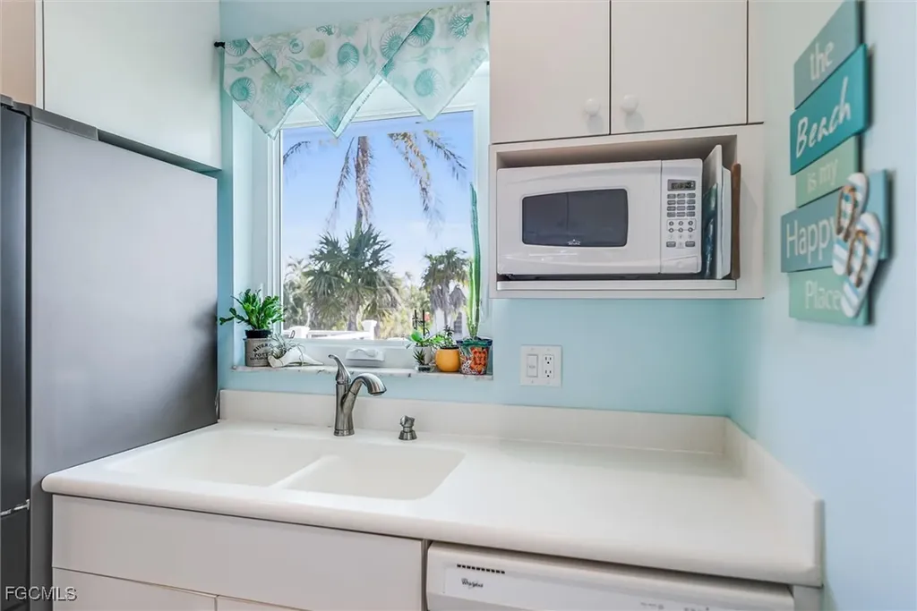 693 Emeril Court Sanibel FL 33957