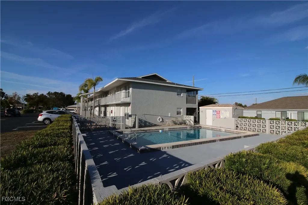 3705 Country Club Boulevard Cape Coral FL 33904