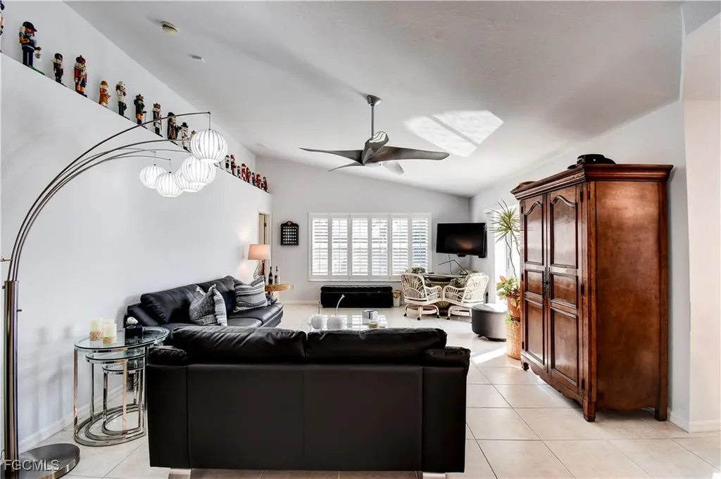 2201 SE 17th Place Cape Coral FL 33990
