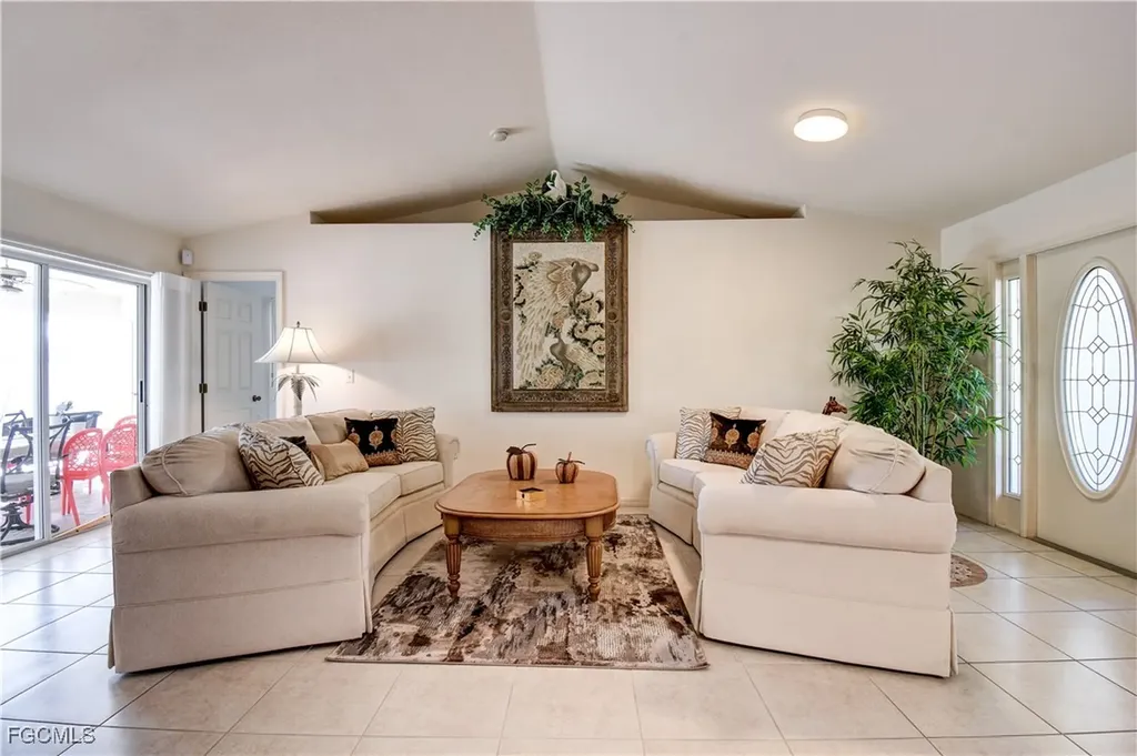 2201 SE 17th Place Cape Coral FL 33990