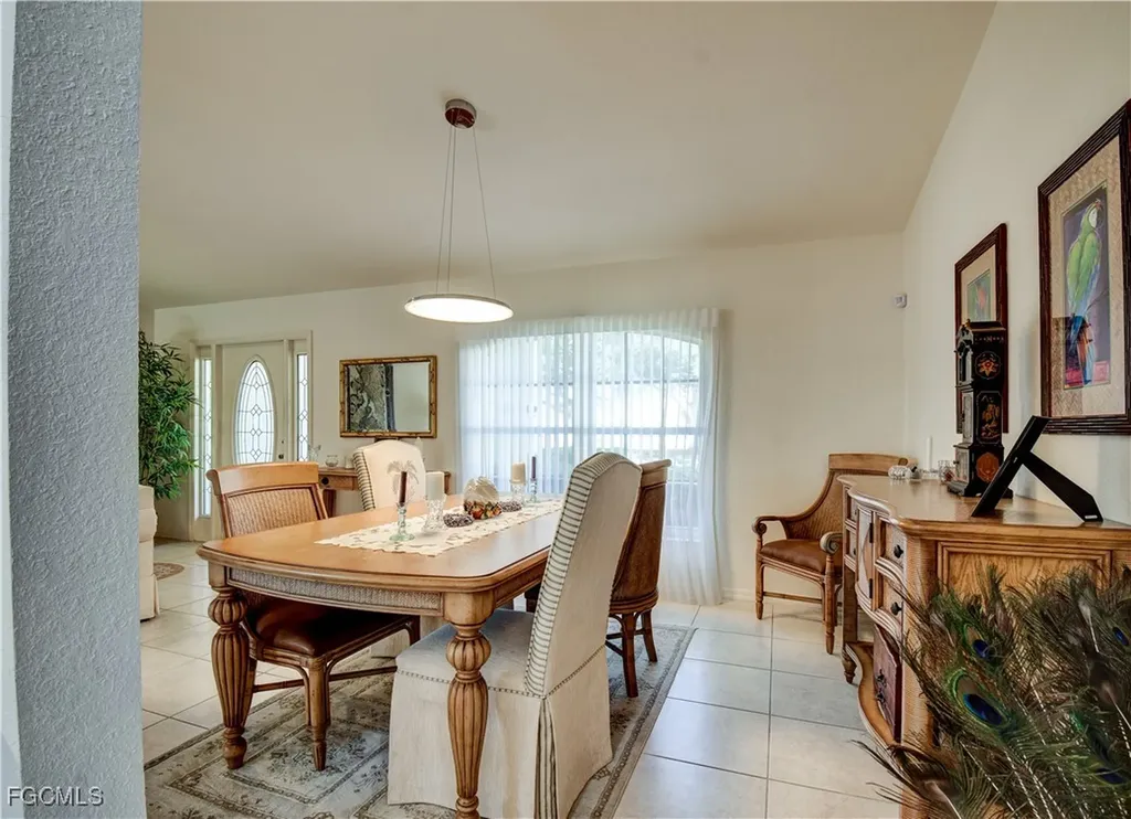 2201 SE 17th Place Cape Coral FL 33990