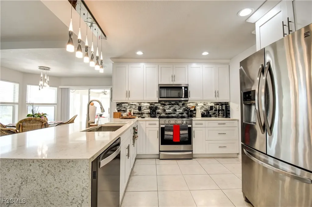 2201 SE 17th Place Cape Coral FL 33990