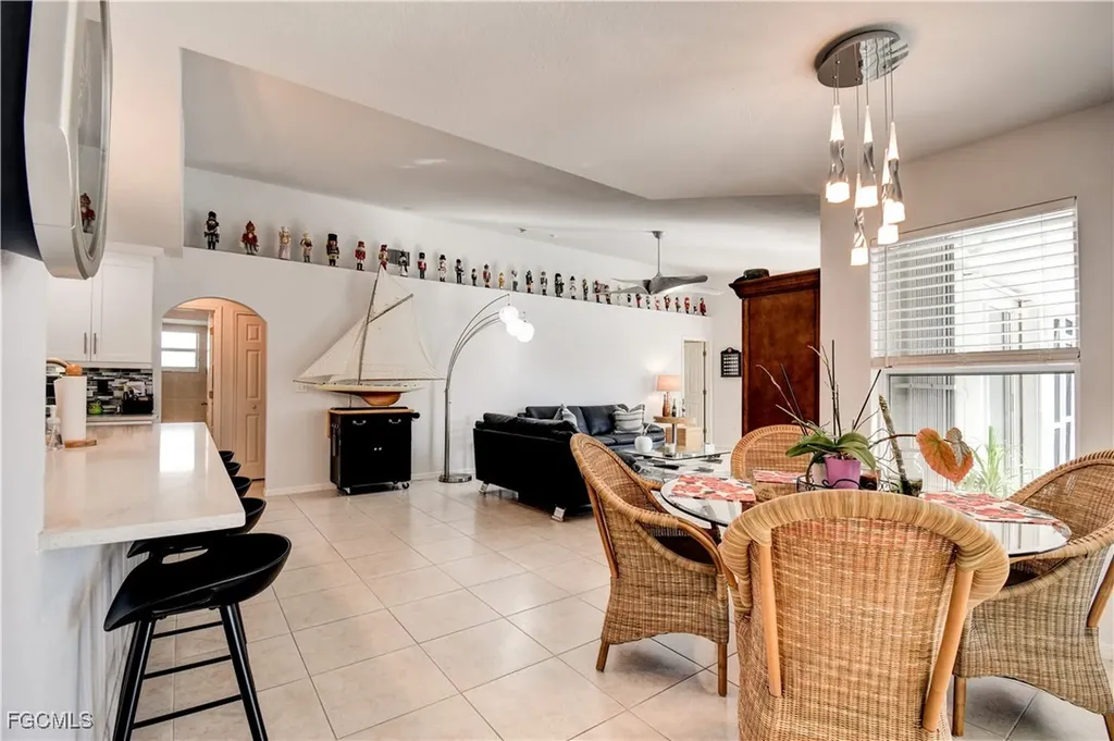 2201 SE 17th Place Cape Coral FL 33990