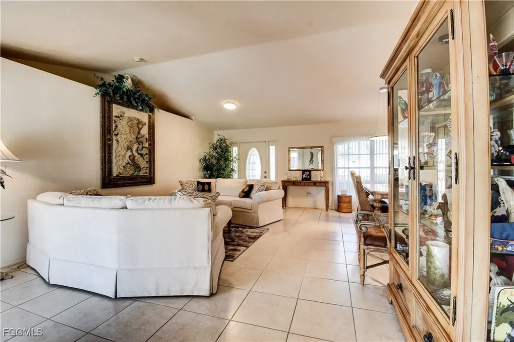 2201 SE 17th Place Cape Coral FL 33990