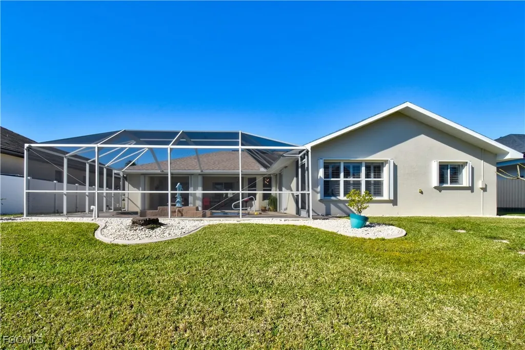 2201 SE 17th Place Cape Coral FL 33990