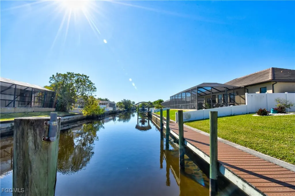 2201 SE 17th Place Cape Coral FL 33990