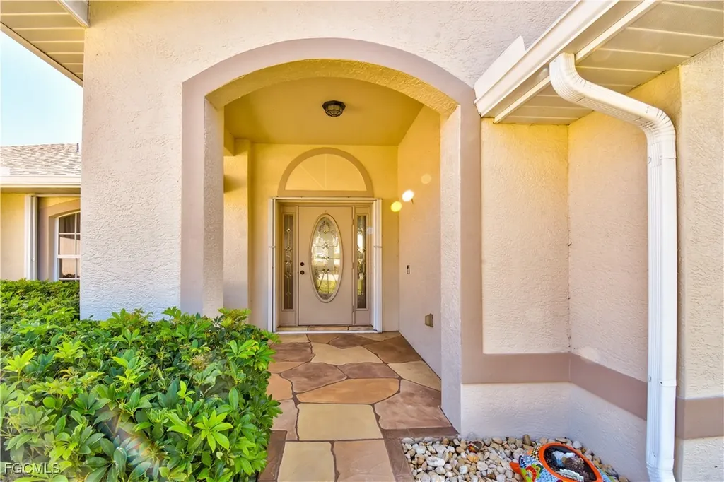 2201 SE 17th Place Cape Coral FL 33990