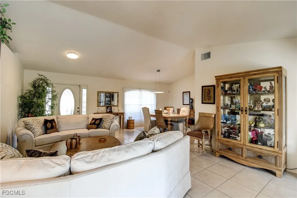 2201 SE 17th Place Cape Coral FL 33990
