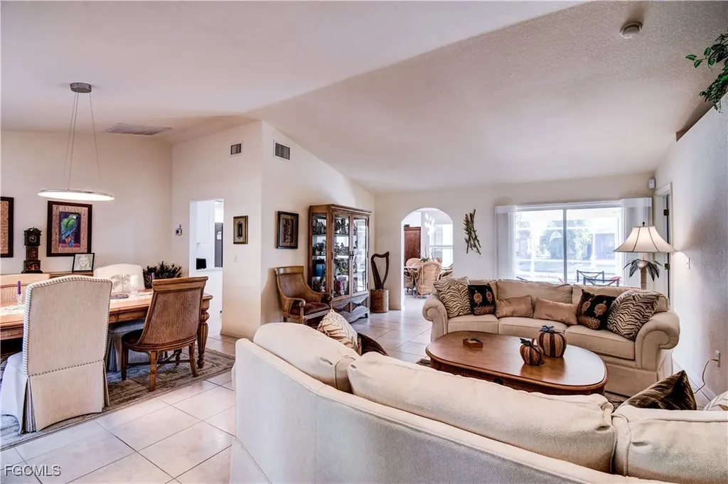 2201 SE 17th Place Cape Coral FL 33990
