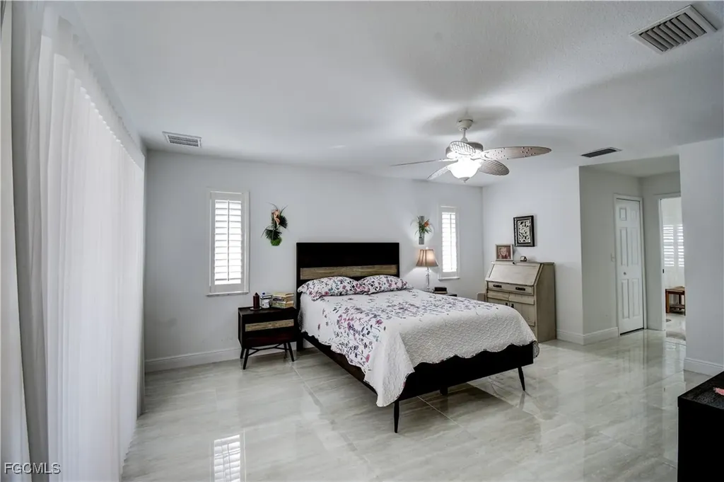 2201 SE 17th Place Cape Coral FL 33990