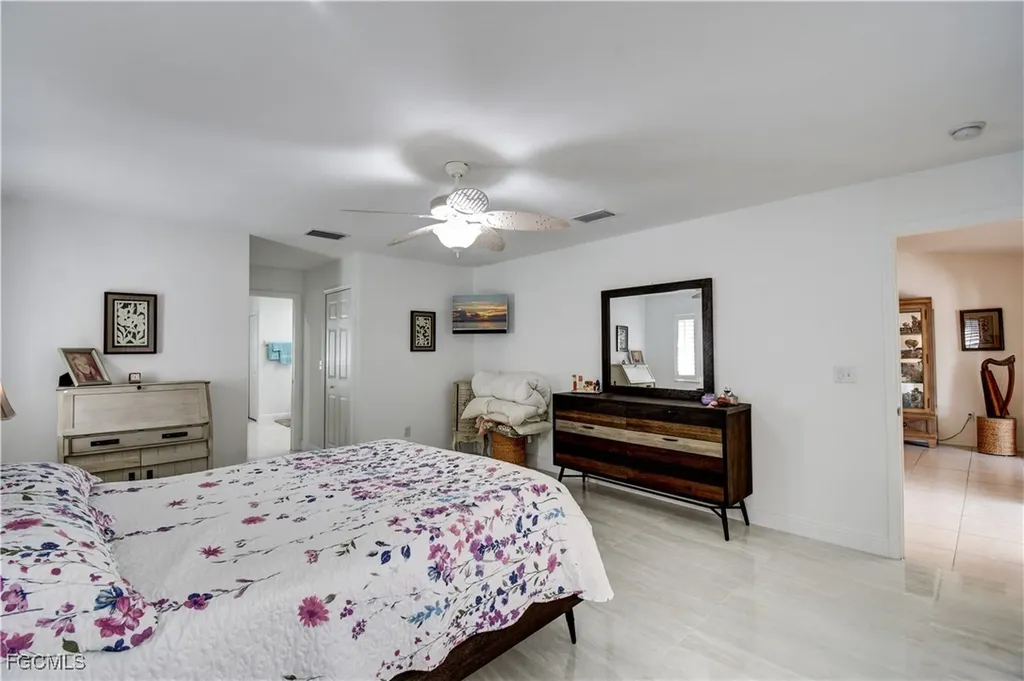 2201 SE 17th Place Cape Coral FL 33990
