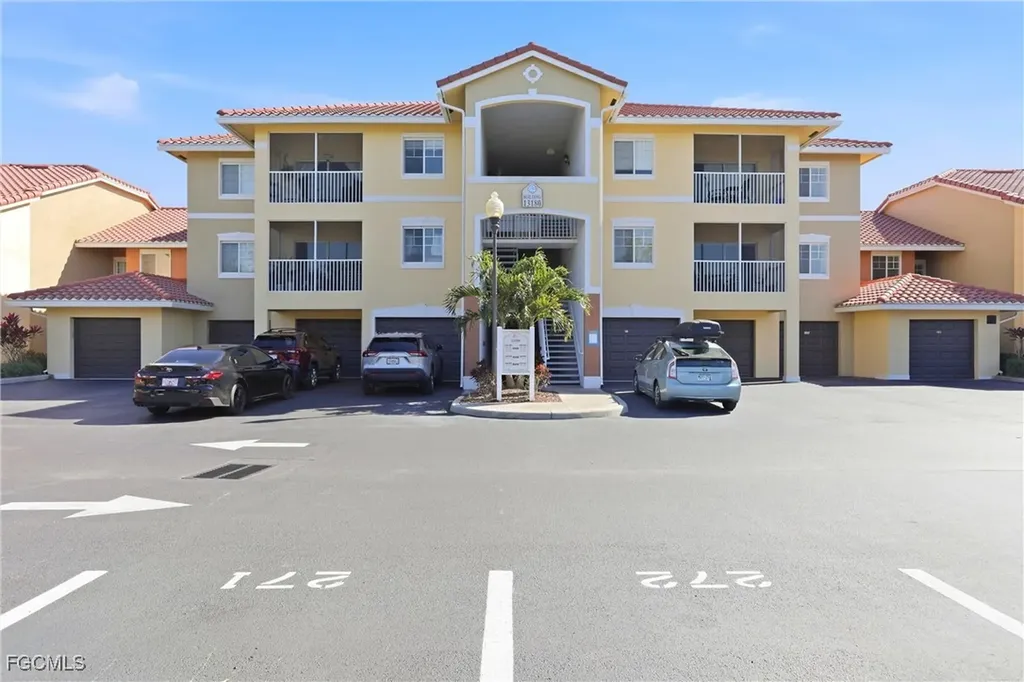 Fort Myers FL, 13180 Bella Casa Circle, Unit 274