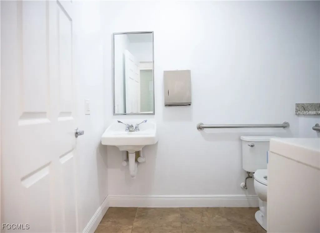 2828 Santa Barbara Boulevard Cape Coral FL 33914
