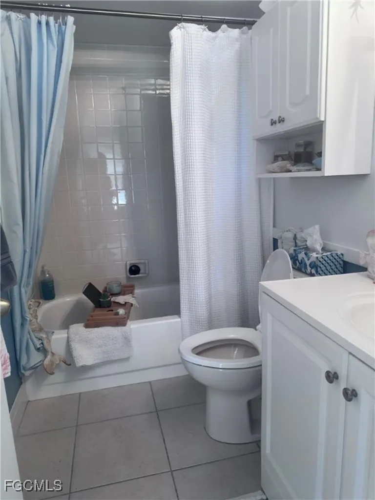 619 SE 12th Avenue Cape Coral FL 33990