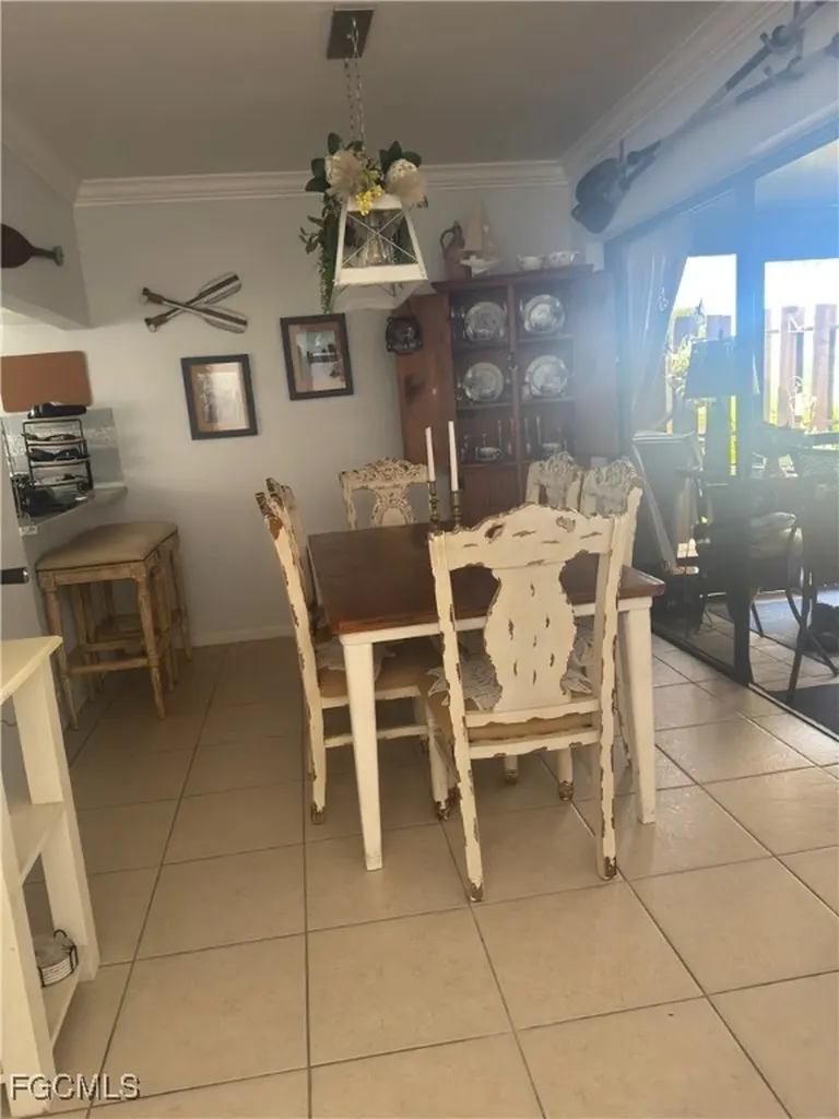 619 SE 12th Avenue Cape Coral FL 33990
