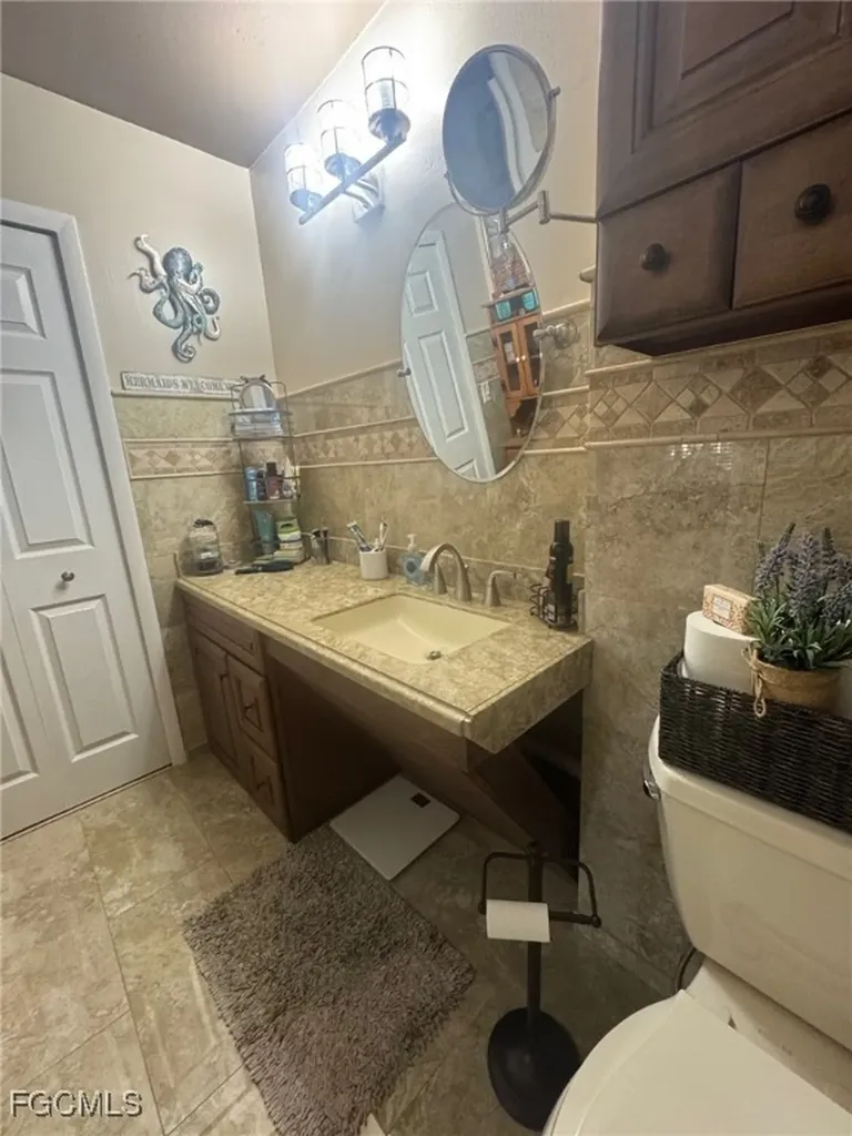 619 SE 12th Avenue Cape Coral FL 33990