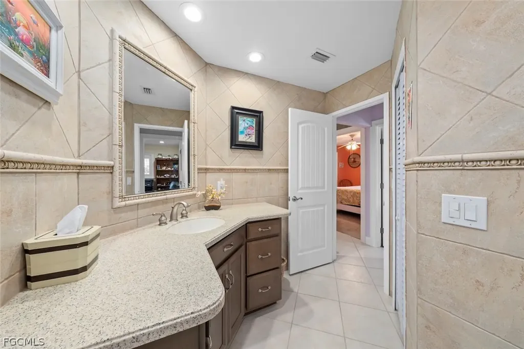 1056 S Yachtsman Drive Sanibel FL 33957